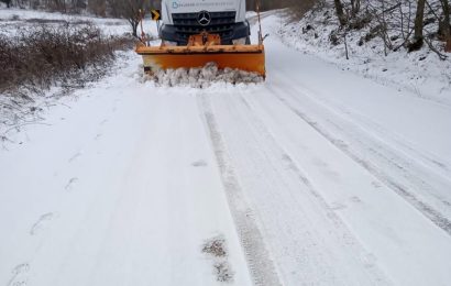 Gönen’de Karla Mücadelede Ekipler Seferber Oldu