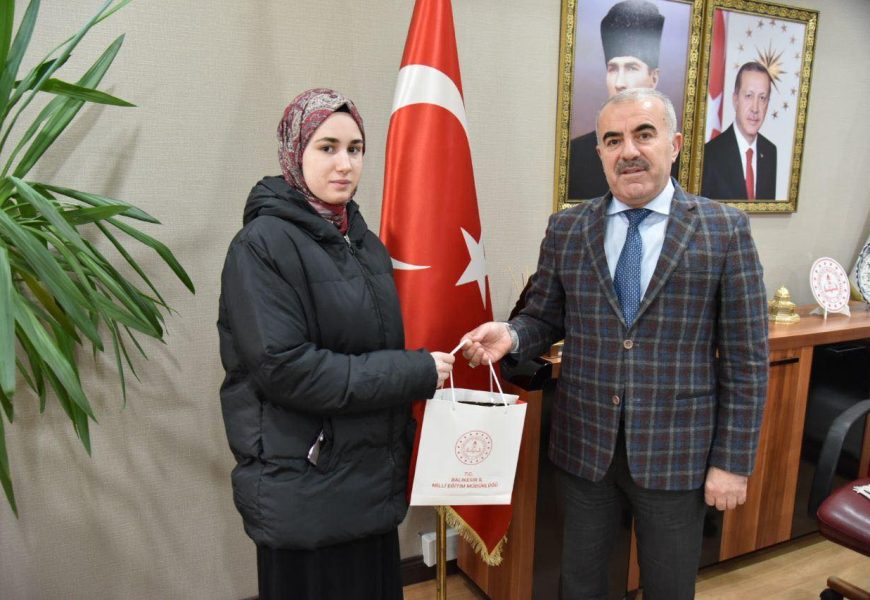 Gönenli Öğrencinin Büyük Başarısı: Zeynep Balaban İl Milli Eğitim Müdürünü Ziyaret Etti