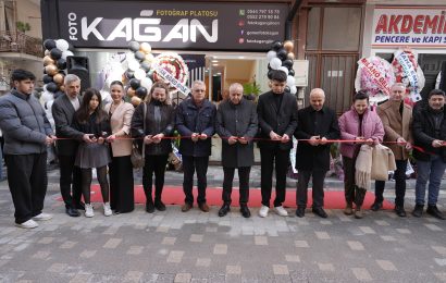 Gönen’de Fotoğrafçılık Dünyasına Yenilik: Foto Kağan Fotoğraf Platosu Açıldı