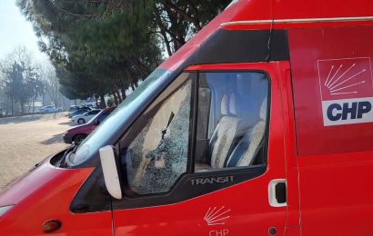 CHP Gönen İlçe Başkanlığı Aracı Silahlı Saldırıya Uğradı