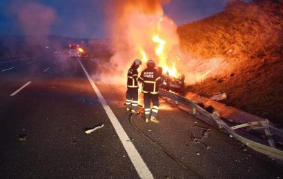 İzmir İstanbul Otoyolu’nda Araç Yangını: İtfaiye Ekipleri Anında Müdahale Etti