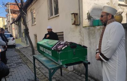 İvrindi’de Duygusal Veda: Murakıbımız Osman Tuğrul Bodur’un Annesi Son Yolculuğuna Uğurlandı