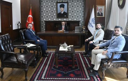 Bursa Balıkesirliler Derneği’nden Vali Ustaoğlu’na Anlamlı Ziyaret