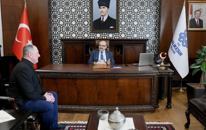 Gönen Muhtarı Erbil Kurt, Balıkesir Valisi İsmail Ustaoğlu’nu Ziyaret Etti