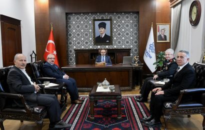 Emekli Albay Hasan İlker Öz Balıkesir Valisi İsmail Ustaoğlu’nu Ziyaret Etti