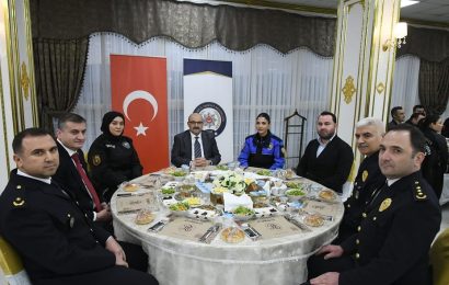 Balıkesir Valisi, Polisevinde İftar Yaptı