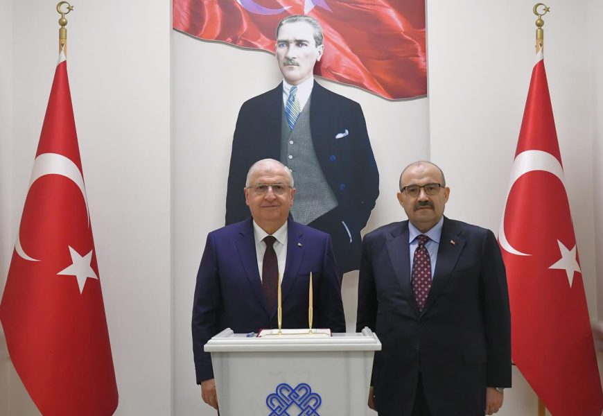 Milli Savunma Bakanı Yaşar Güler, Balıkesir Valisi İsmail Ustaoğlu’nu Ziyaret Etti Milli Savunma Bakanı Yaşar Güler, Balıkesir Valisi İsmail Ustaoğlu’nu Ziyaret Etti