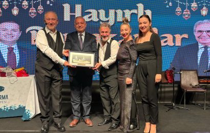 Bandırma’da Tiyatro Coşkusu: Altan Erkekli ve Veysel Diker Sahne Aldı