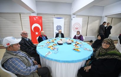 Balıkesir Valisi, Huzurevi Sakinleriyle İftar Paylaşımı Yaptı