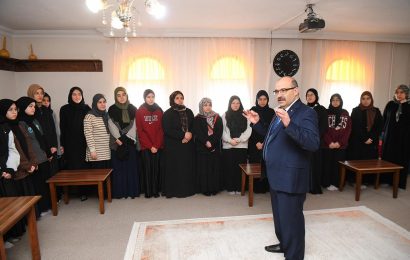 Vali Ustaoğlu, Balıkesir’deki Yatılı Kız Kuran Kursunu Ziyaret Etti