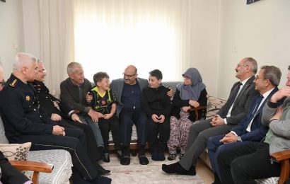 Balıkesir Valisi Şehit Ailesini Ziyaret Etti