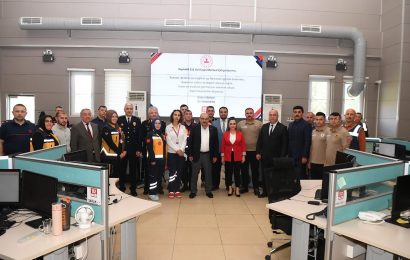 Balıkesir Valisi, 112 Acil Çağrı Merkezi’ni Ziyaret Etti