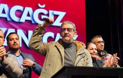 Balıkesir’de CHP İl Başkanlığı, İmamoğlu Gözaltısı Protestoları Düzenledi