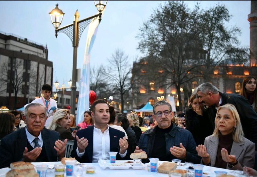 CHP Balıkesir İl Başkanı, Kadir Gecesi İftar Programına Katıldı
