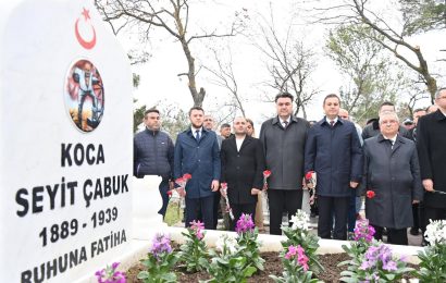 Balıkesir Büyükşehir Belediye Başkanı Akın, Seyit Onbaşı’nın Kabrini Ziyaret Etti