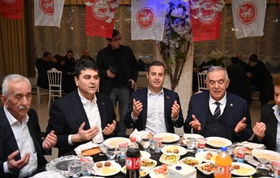 Balıkesir Büyükşehir Başkanı Akın, Demokrat Parti Genel Başkanı Uysal ile İftarda Bir Araya Geldi