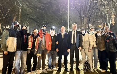 Saraçhane Meydanı’nda Seçim Gözlemcileri ve Destekleyici Kalabalık