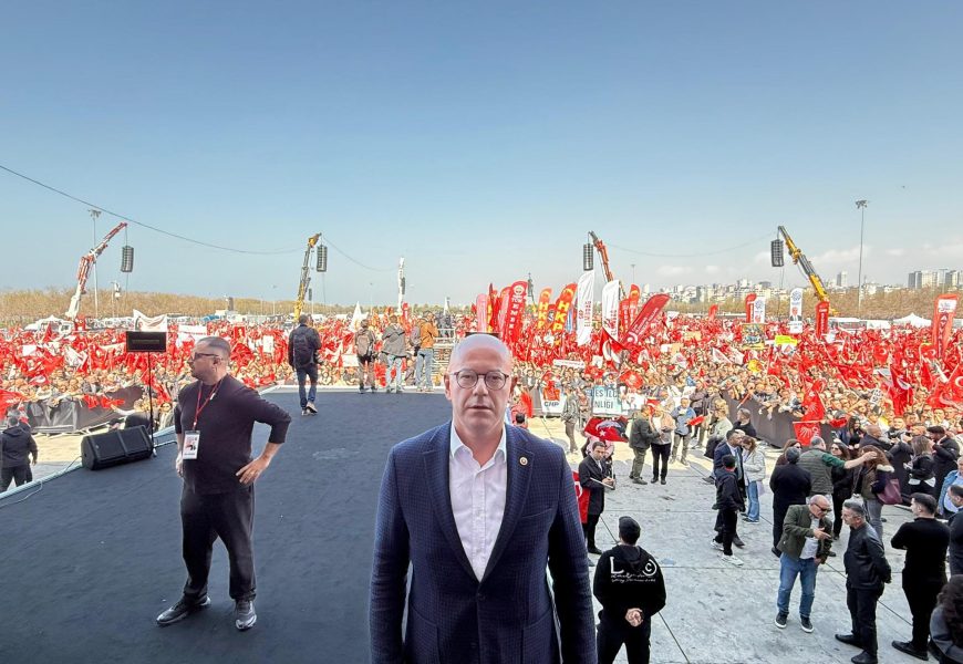 Maltepe’de Vatandaşlar Demokrasiye Destek Veriyor