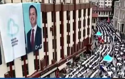 Balıkesir’de Kalabalık Kadir Gecesi İftarı