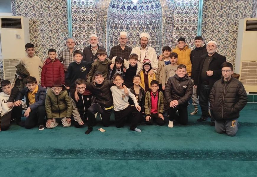 Bandırma’da Cami Çocuk Buluşması: Gençlerle Birlikte Teravih Coşkusu
