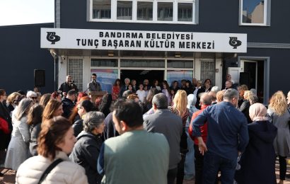 Bandırma’da “İz Bırakan Fırçalar” Karma Resim Sergisi Açıldı