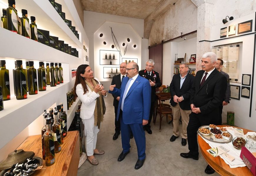 Balıkesir Valisi, Ayvalık’ta Zeytinyağı Üretimini İnceledi