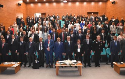 Balıkesir Valisi, İdare Hukuku Sempozyumuna Katıldı