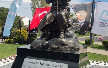 Balıkesir’de Tıbbiyeli Dr. Hikmet Boran Anıtı Açıldı