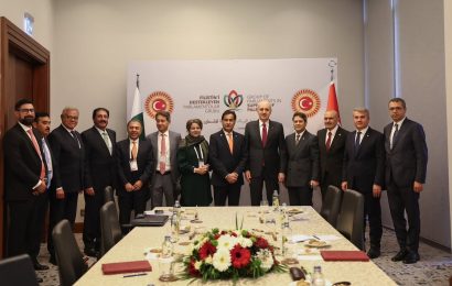 TBMM Başkanı Kurtulmuş, Pakistan Meclis Başkanı Sadık ile Filistin Meselesini Görüşdü