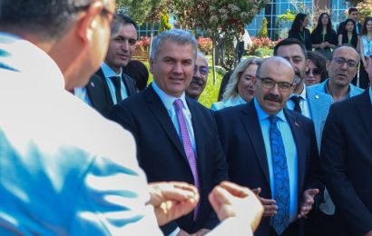 Balıkesir Üniversitesi Öğrencileri Kariyer Fuarında Gelecek İçin Umutlarını Paylaştı