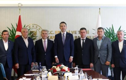 Balıkesir’de Doğalgaz Bekleyen Mahalle Muhtarları Bakan Bayraktar’la Buluştu