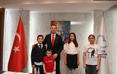 Balıkesir’de 23 Nisan Coşkusu: Başkan Akın, Şehri Çocuklara Emanet Etti