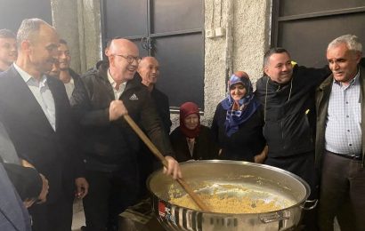 CHP Sındırgı İlçe Başkanı’ndan Kırsal Mahalleye Bayram Ziyareti