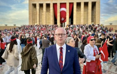 23 Nisan Coşkusu Anıtkabir’de: Yürüyüşe Katılanlar Bağımsızlık ve Egemenlik Gururu Yaşadı