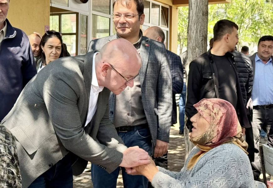 CHP Sındırgı İlçe Heyeti Kınık ve Karaağaç Köylerini Ziyaret Etti