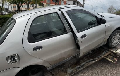 Gönen’de Otomobil Kazası: Maddi Hasar Meydana Geldi