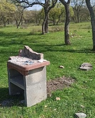 Gönen’de Gündoğan Korusu Mangalları Zarar Görmüştü Gönen’de Gündoğan Korusu Mangalları Zarar Görmüştü