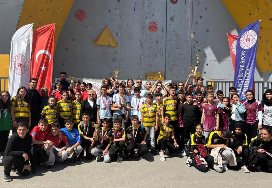 Gönen Öğretmen Işıl İpek Ortaokulu Spor Tırmanışında İl Şampiyonu