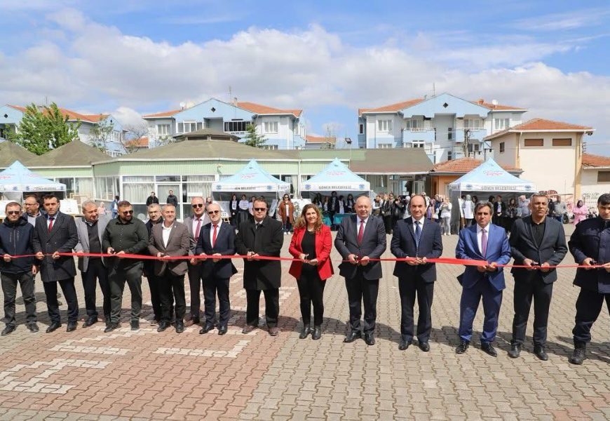 Gönen’de TÜBİTAK Bilim Fuarı: Gençlerin Yaratıcılığı Sergilendi