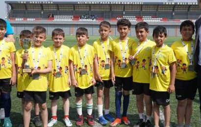 Balıkesir’de Minik Ayaklardan Futbol Coşkusu