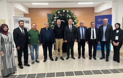 Bandırma’da Filistin Tiyatrosu Öğrencilerle Buluştu