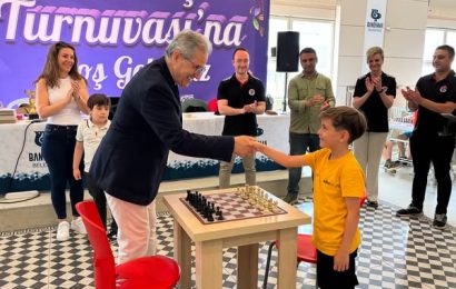 Bandırma’da 7. Geleneksel Satranç Turnuvası Başladı