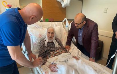 Balıkesir Valisi, Milletvekili Ok’un Annesini Hastanede Ziyaret Etti