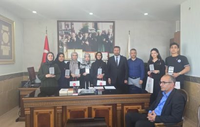 Bandırma’da Umre Ödüllü Bilgi Yarışmasında Başarılı Öğrencilere Ödül