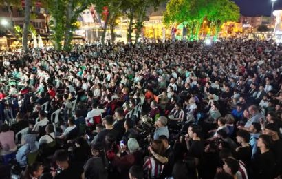 Bandırma, Bandırmaspor İçin Cumhuriyet Meydanı’nda Tek Yürek Oldu