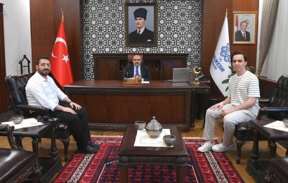 Balıkesir’de Stajyer Doktor, Vali ile Bir Araya Geldi