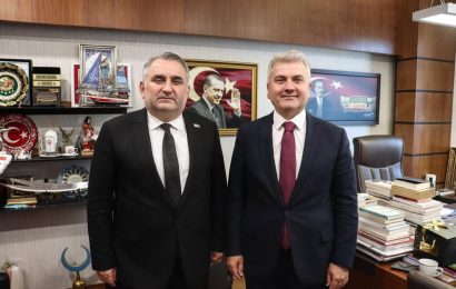 Artvin Çoruh Üniversitesi Rektörü Aydın, Gazi Meclis’i Ziyaret Etti