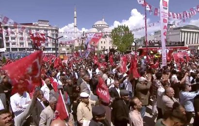 Van’da “Millet İradesine Sahip Çıkıyoruz” Mitingiyle Destek Gösterisi