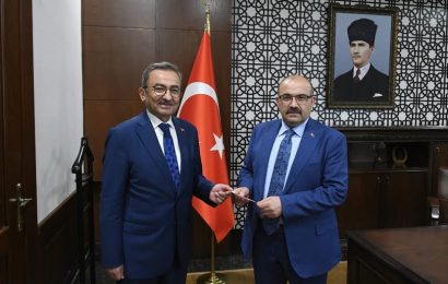 Balıkesir Valisi, Kurban Bağış Kampanyasına Katıldı