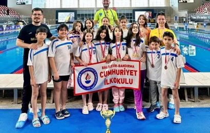 Balıkesir’de Minik Yüzücüler Madalya Yağmuruna Kaptırdı